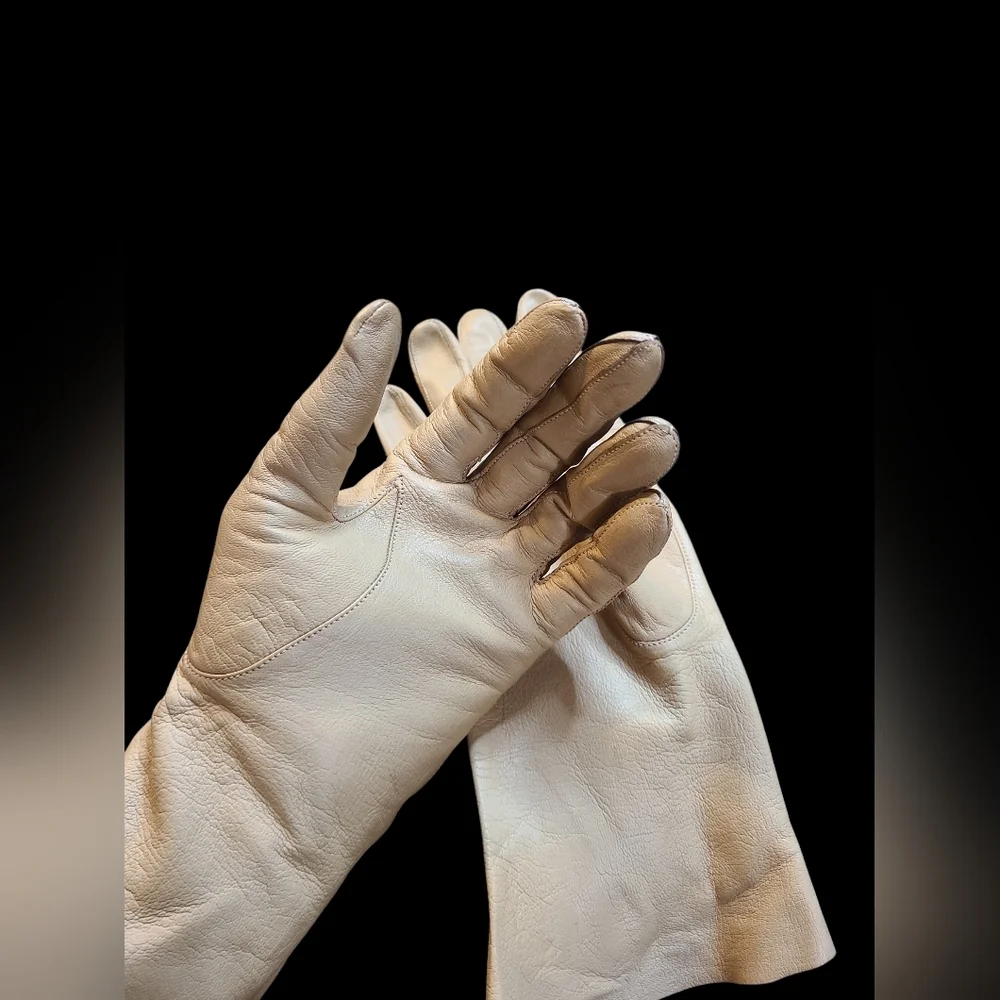 Classic Women's Leather Gloves in Cream